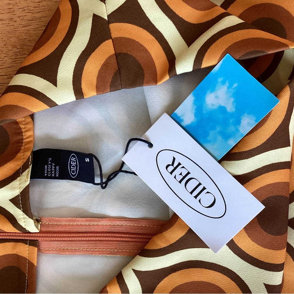 Cider LET'S GROOVE RETRO PATTERNED BUTTON UP BLOU… - image 10